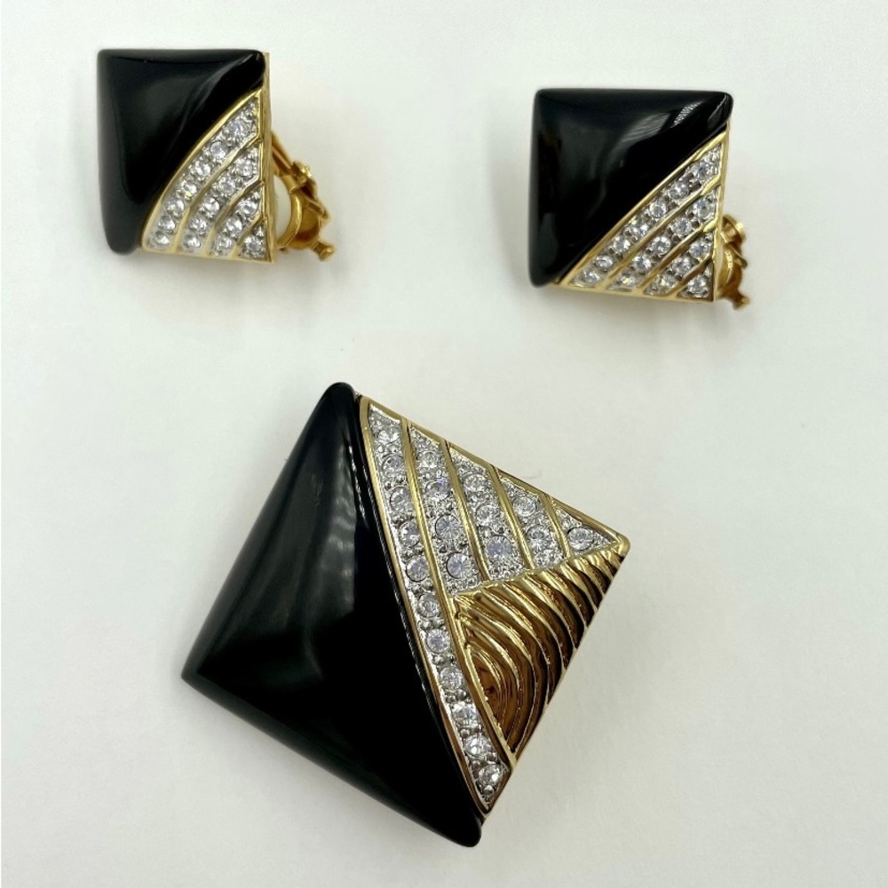 Butler brooch & earrings set 80s black Enamel and rhinestone